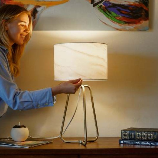 New Design Small Modern Stylish Desk Lamp In Stock Table Lamp 